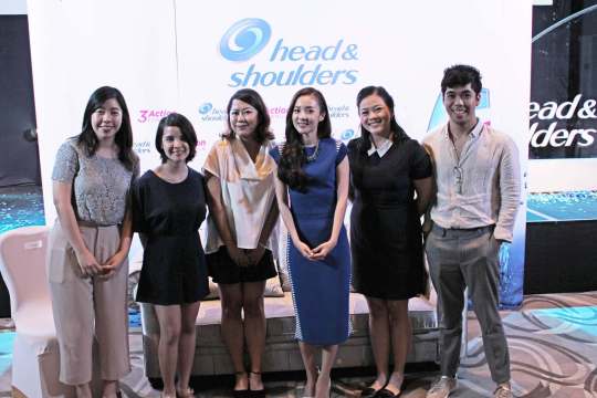 Sandara with the PH delegation in Bangkok: L-R is Patricia Dayacap of Cosmopolitan, Pristine de Leon of Inquirer, myself, Deirdre De Padua of P&G, and Randz Manucom of Metro