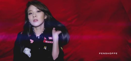 sandara-park-and-mario-maurer-holiday-2016-youtube-1080p-mp4_000031625