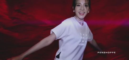 sandara-park-and-mario-maurer-holiday-2016-youtube-1080p-mp4_000036625