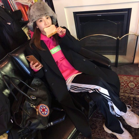 DUJRH7aU8AAFqKH - Copy